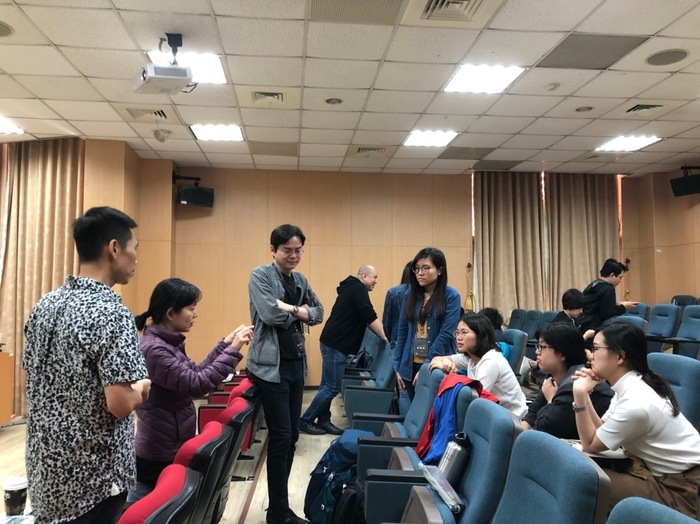 集思廣益，討論紀錄片的主軸